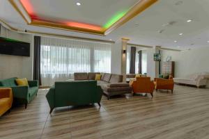 a large living room with couches and chairs at Best Alanya Hotel in Alanya