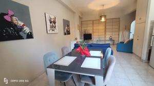 a dining room with a table and a blue couch at Residence Villa Savoia in Marino