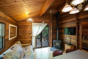 Setusvæði á Lake Texoma Camping Resort Cabin 17