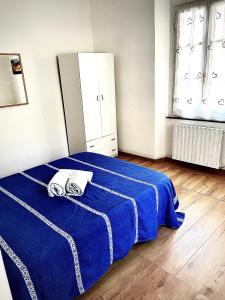 a bedroom with a blue bed with two towels on it at Il Sogno di Giorgio in Chiavari