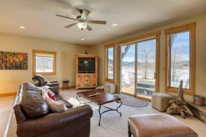 a living room with a leather couch and a tv at Golfers Retreat in South Fork