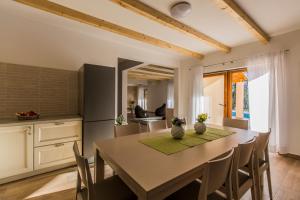 a kitchen and dining room with a table and chairs at Vila Foška in Žminj