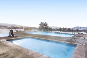 a pool at a resort with mountains in the background at Railbender 8 in Fraser