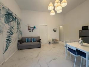 a living room with a couch and a table at Angels Venice in Marghera