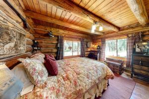 a bedroom with a bed in a log cabin at Durango Dreams in Durango