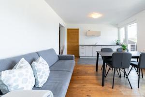 a living room with a couch and a table at Ferienwohnungen Preiss - Schenna in Schenna