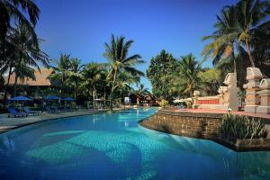 Piscina di Jayakarta Hotel Lombok o nelle vicinanze
