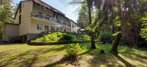 a house with a tree in front of it at Waldpension Reisinger in Fladnitz an der Teichalm