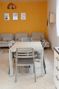 a white table and chairs in a living room at Maison Josephine in Chiusa di Pesio