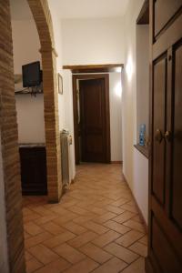 a hallway with a door and a tiled floor at Eva'house in Bolsena