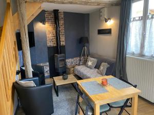 a living room with a table and a couch at Gite L'Atelier in Bèze
