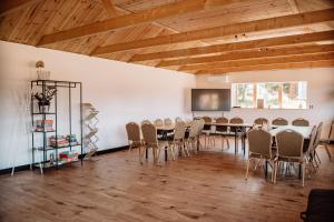 a conference room with a table and chairs in it at Pałac pod Bocianim Gniazdem in Runowo
