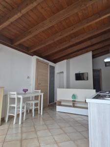 a kitchen and living room with a table and chairs at VILLA ANNAMARIA in Montesilvano