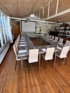 a large conference room with a long table and chairs at Laguna Boutique Hotel Bazaleti Lake in Dushetʼi
