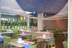 Restaurace v ubytování Apartament Flotylla Międzyzdroje 60 m2