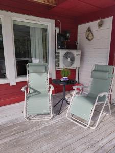 two chairs and a table on a porch at Artic home komfort in Tromsø
