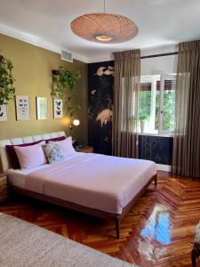 a bedroom with a large bed in a room at Villa Lou in Toscolano Maderno