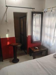 a bedroom with a bed and a table and a toilet at Habitación Doble, Baño Privado, 4 Cuadras Del Rodadero, Zonas Comerciales in Gaira