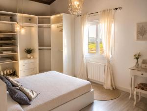 a bedroom with a bed and a window at Casa de campo en alava in Ollávarre