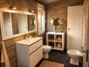 a bathroom with a sink and a toilet and a mirror at Casa de campo en alava in Ollávarre