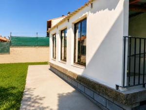 a white building with windows on the side of it at Casa de campo en alava in Ollávarre +5 photos