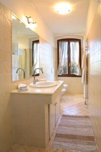 A bathroom at Claudio Appartamenti