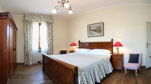 A bed or beds in a room at Claudio Appartamenti