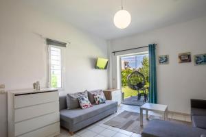 a living room with a couch and a table at Akrotiri apartment in Pefkochori