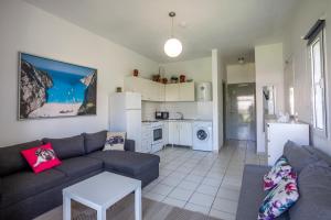 a living room with a couch and a table at Akrotiri apartment in Pefkochori