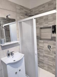 a bathroom with a sink and a shower at Monolocale Central Station in Brindisi