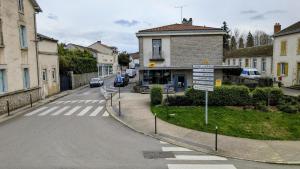 a street with a crosswalk in front of a building at L'appart de saint léo in Saint-Léonard-de-Noblat