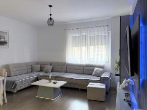a living room with a couch and a table at Mme apartment in Kamëz