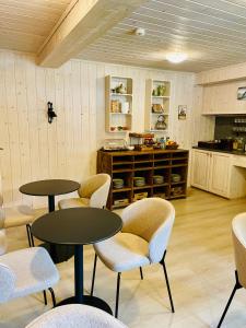 a room with two tables and chairs and a kitchen at Dalen Bed & Breakfast in Dalen