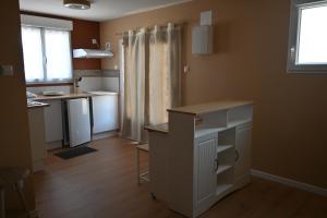 a room with a kitchen with a counter in it at Studio proche océan pour Deux personnes in Longeville-sur-Mer