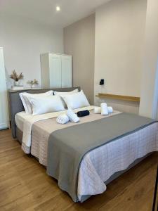 a bedroom with a large bed with towels on it at ΝΝ Delphi Loft in Delphi