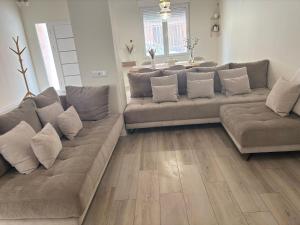 a living room with two couches and a table at Casa Bethel in Chella