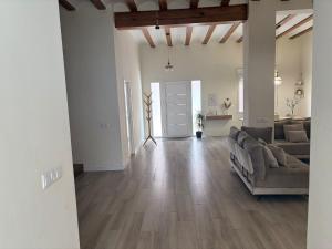 a living room with a couch and a table at Casa Bethel in Chella