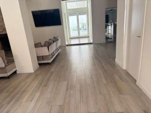 a living room with a wooden floor and a couch at Casa Bethel in Chella