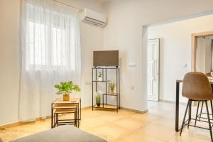a living room with a table and some chairs at Floras House in Paradeísion