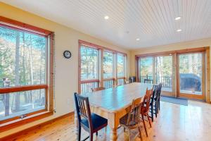 a dining room with a wooden table and chairs at Rescue Lake in Ludlow