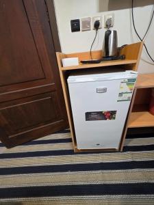 a refrigerator in a room next to a door at فندق مواسم الخير in Al ‘Azīzīyah