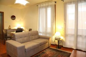 A seating area at Claudio Appartamenti