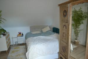 a bedroom with a bed with a wooden frame at maison pour vieilles charrues in Maël-Carhaix +2 photos