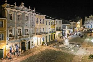 a city street with buildings and a fountain at night at Quarto bem próximo ao Pelourinho in Salvador
