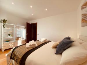 a bedroom with a large bed with towels on it at Anna's Cozy Nest a Udine in Udine