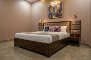 a bedroom with a large bed in a room at Hotel Mounten View Near PEC & PGI in Chandīgarh