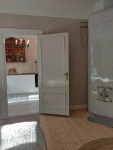 a room with a white door and a kitchen at Villa Matilda in Uusikaupunki