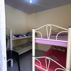 a bunk bed room with two bunk beds in it at Perto do Pelourinho Quarto Arejado in Salvador