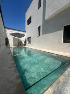a swimming pool in front of a building at Villa 4 chambres avec piscine in Tangier