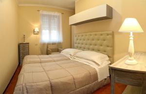 A bed or beds in a room at Claudio Appartamenti